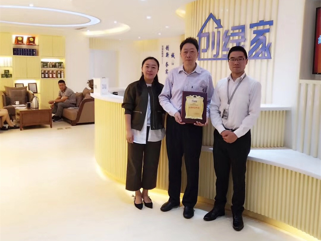 熱烈祝賀楊總簽約創(chuàng)綠家巴中市區(qū)級代理！