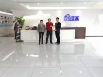 熱烈祝賀何總簽約創(chuàng)綠家上海市區(qū)級(jí)代理！